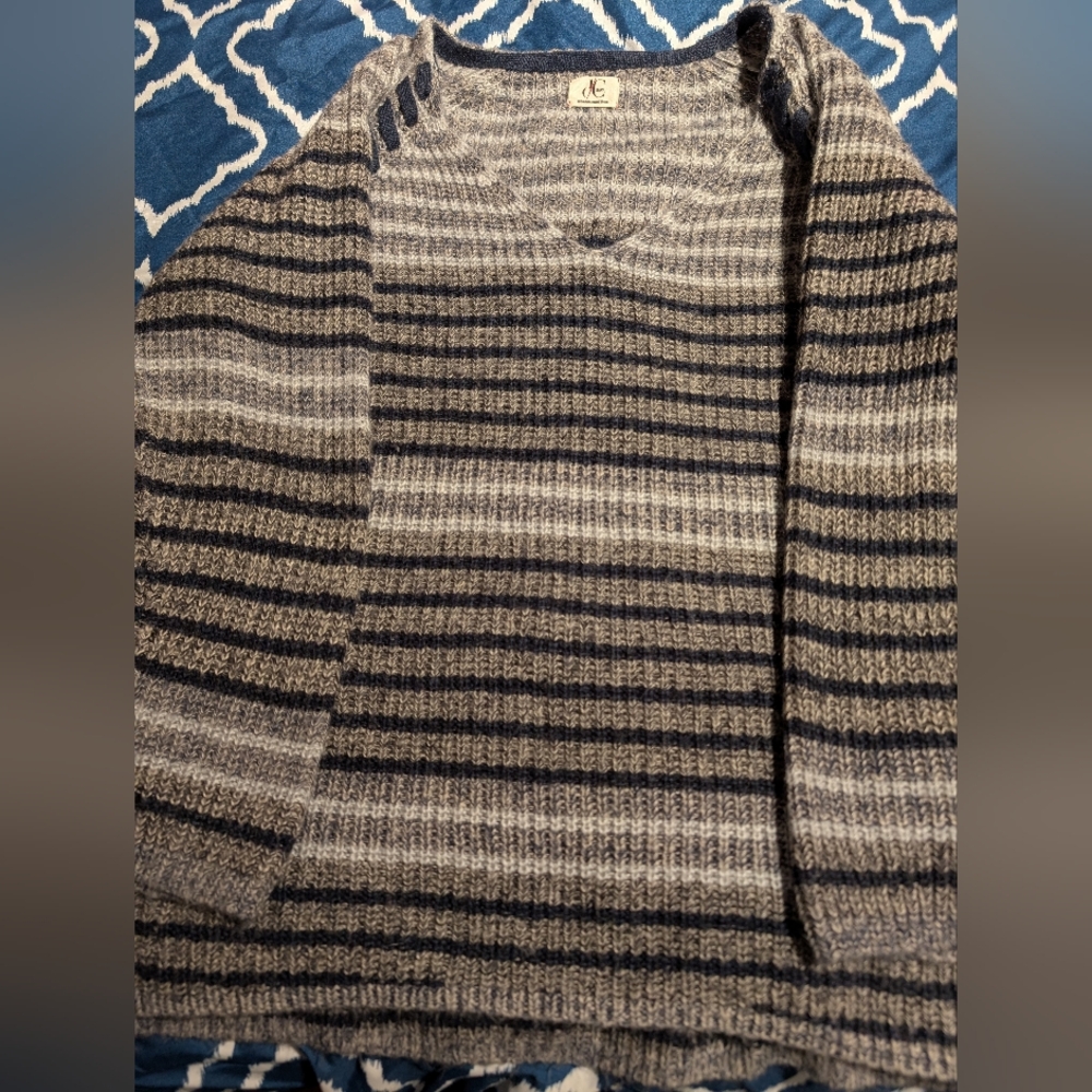 DC Womens Striped Gray And Blue Sweater. Xl